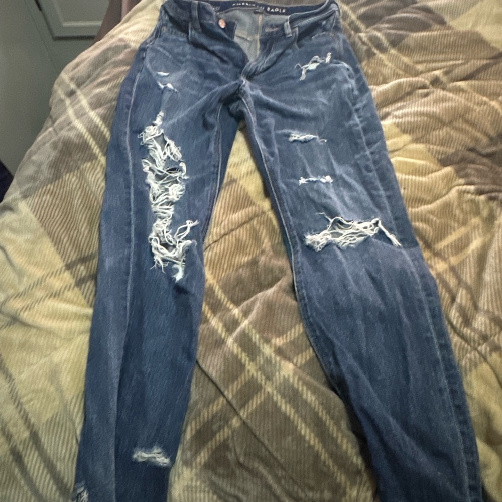 American Eagle Size 4 Distressed Jeans
